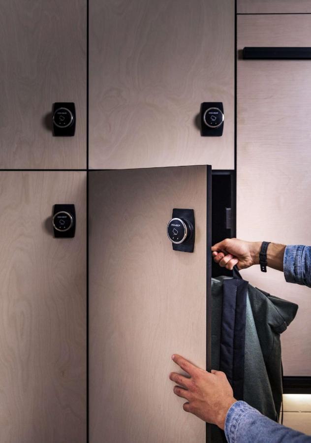 Lylo Auckland Hotel Exterior foto A smart locker